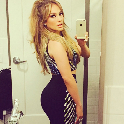 Jennifer Lopez tar en belfie. Jennifer Lopez tar en belfie.